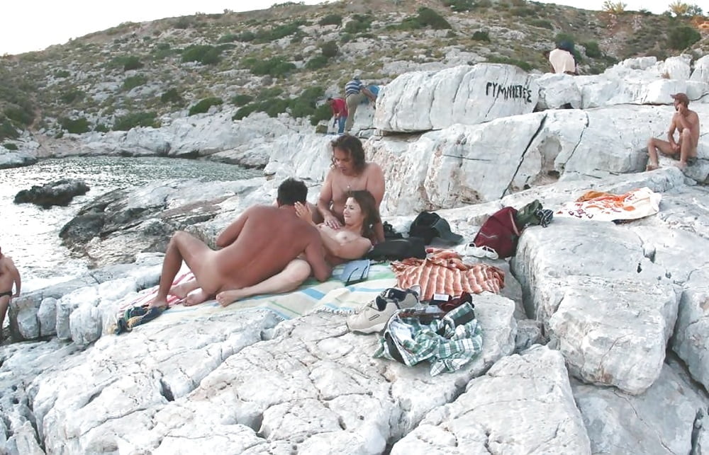 Famosa griega pública mmf en limanakia, costa de atenas
 #95911845