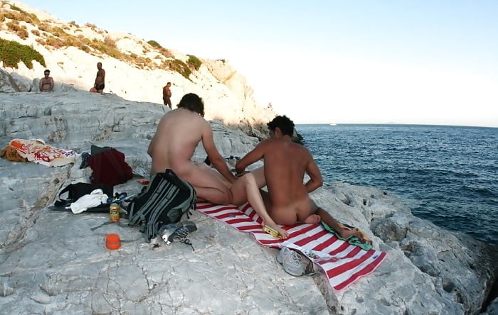 Famosa griega pública mmf en limanakia, costa de atenas
 #95911849