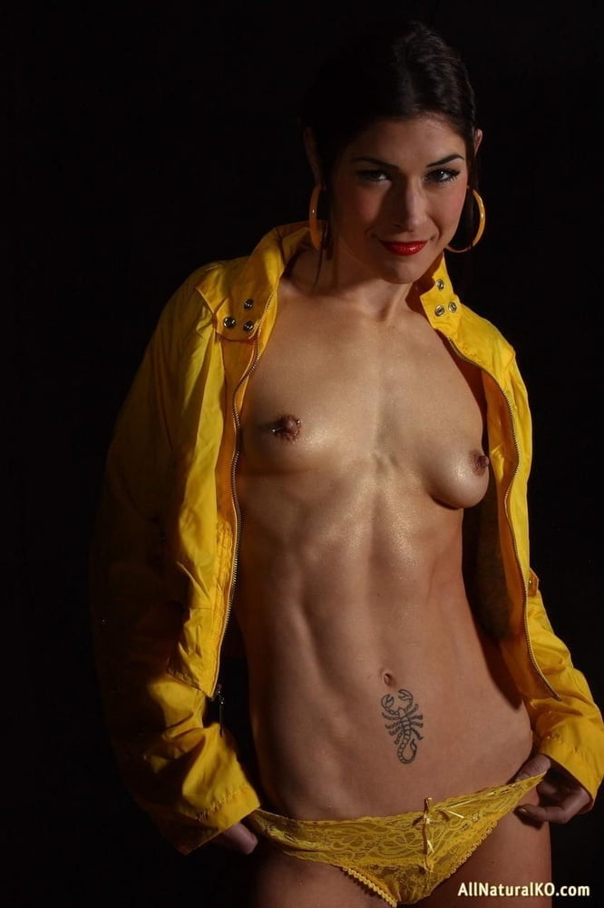 Hermosas mujeres fuertes
 #92196714