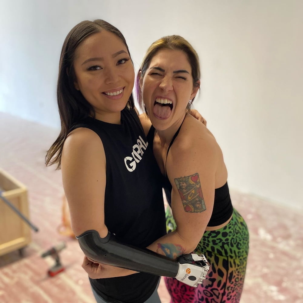 Hermosas mujeres fuertes
 #92196863