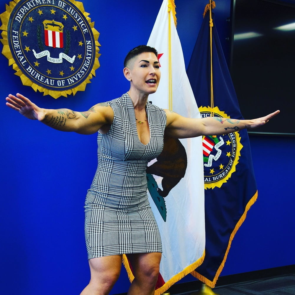 Hermosas mujeres fuertes
 #92196877