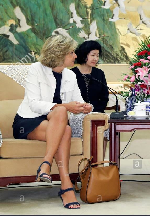 Jeux de jambes 1
 #98087224