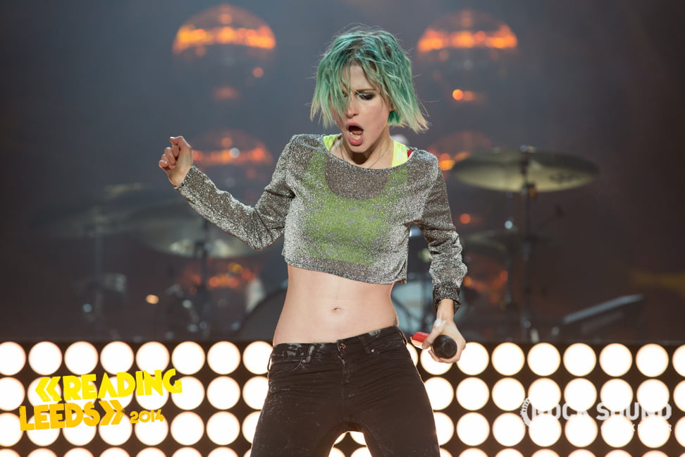 Hayley williams just begging for it volume 2 (en anglais)
 #102934699