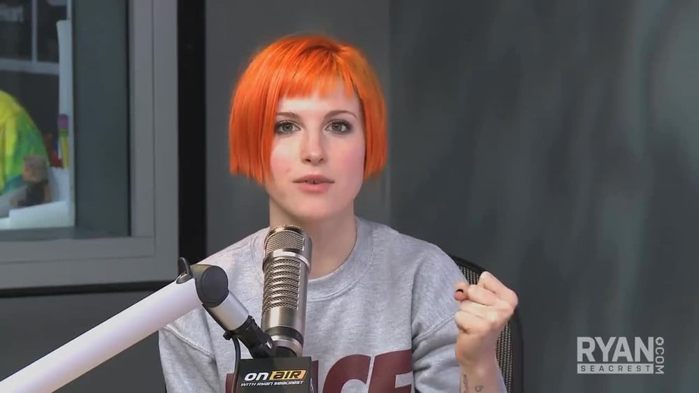 Hayley williams just begging for it volume 2 (en anglais)
 #102934701