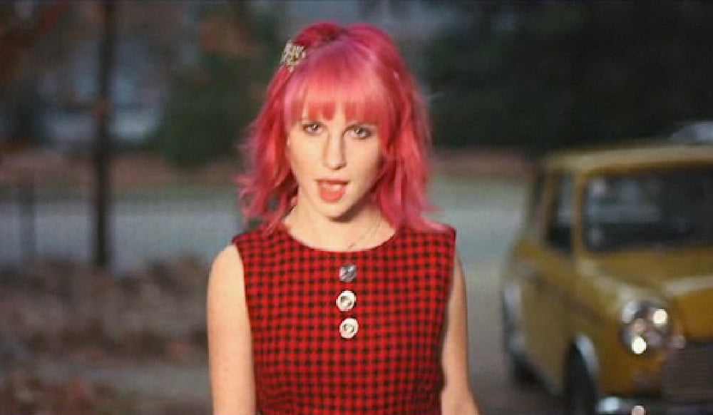 Hayley williams just begging for it volume 2 (en anglais)
 #102934710