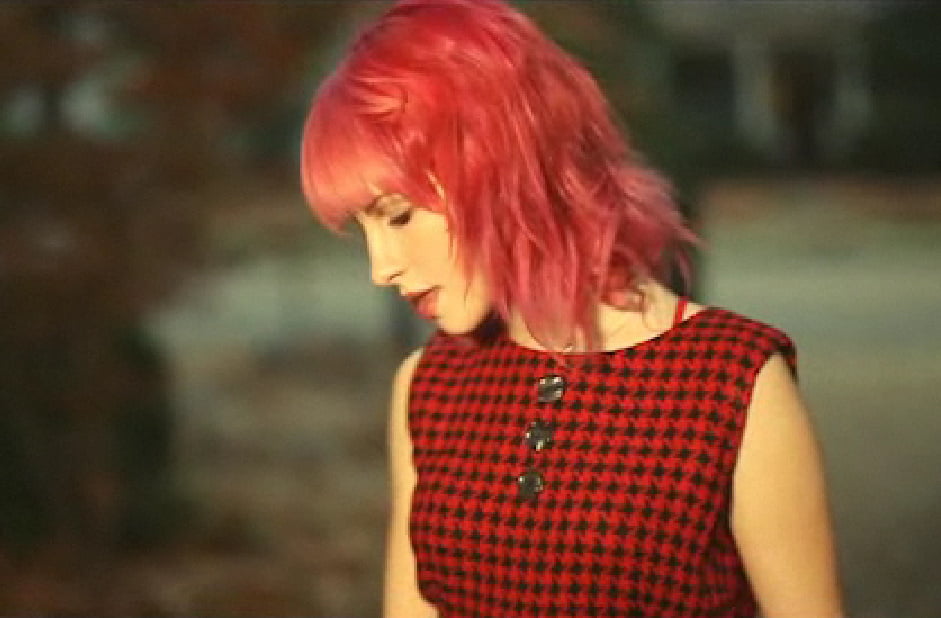Hayley williams just begging for it volume 2 (en anglais)
 #102934713