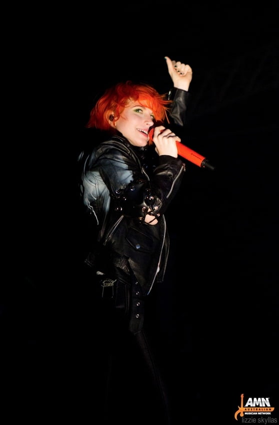 Hayley williams just begging for it volume 2 (en anglais)
 #102934740
