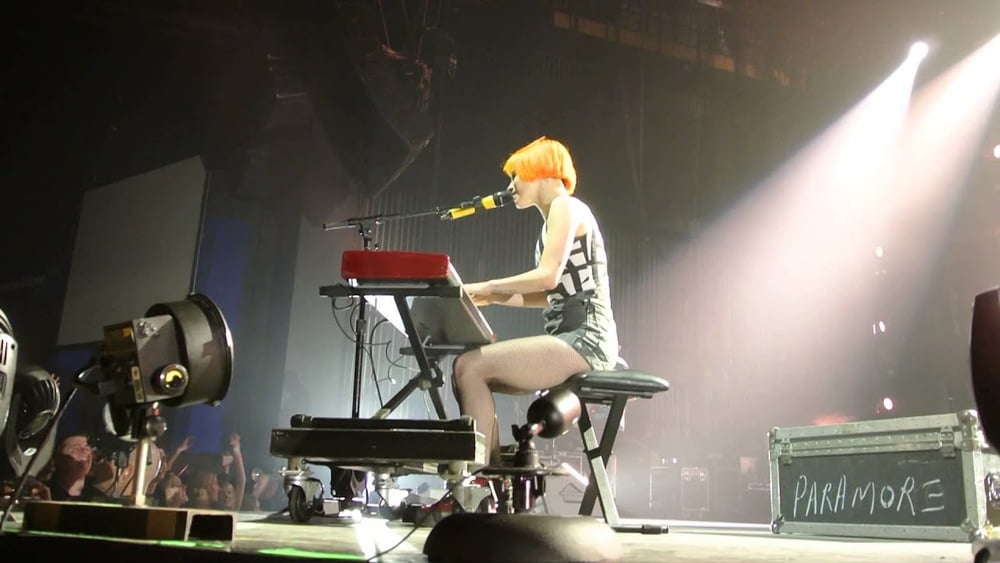 Hayley williams just begging for it volume 2 (en anglais)
 #102934765