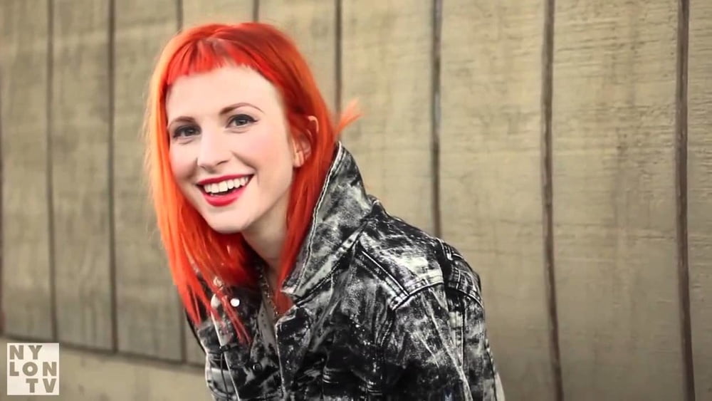 Hayley williams just begging for it volume 2 (en anglais)
 #102934768