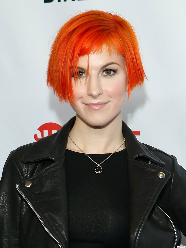 Hayley williams just begging for it volume 2 (en anglais)
 #102934774
