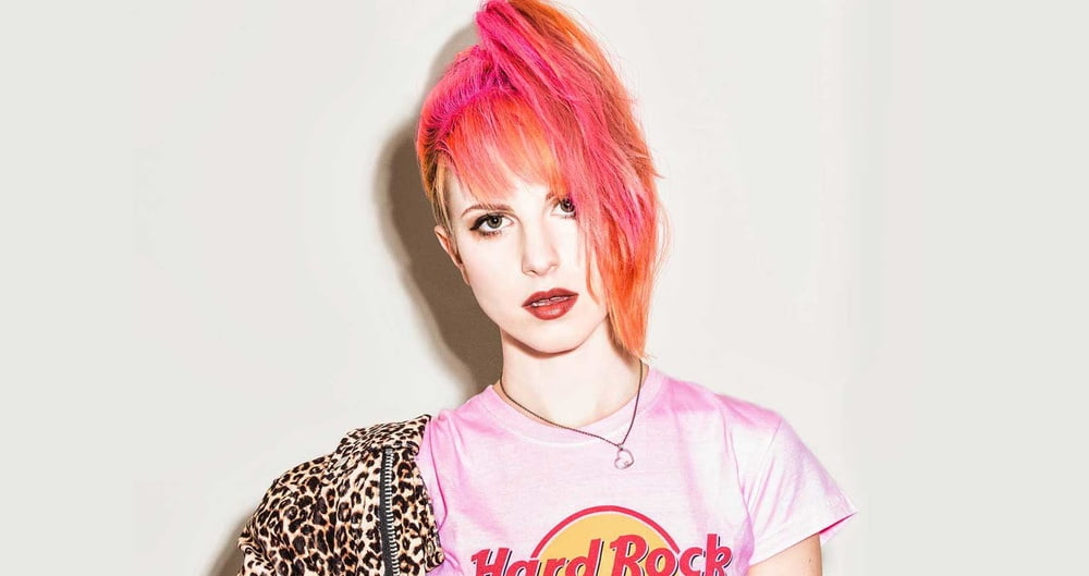 Hayley williams just begging for it volume 2 (en anglais)
 #102934809