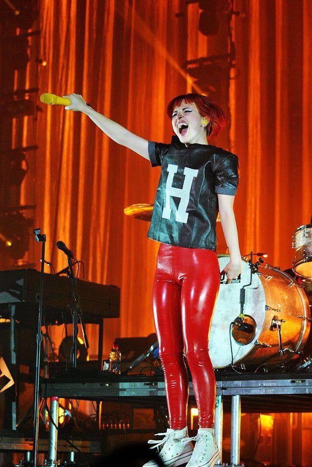 Hayley williams just begging for it volume 2 (en anglais)
 #102934831