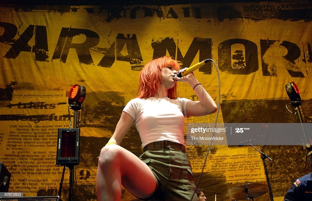 Hayley williams just begging for it volume 2 (en anglais)
 #102934834