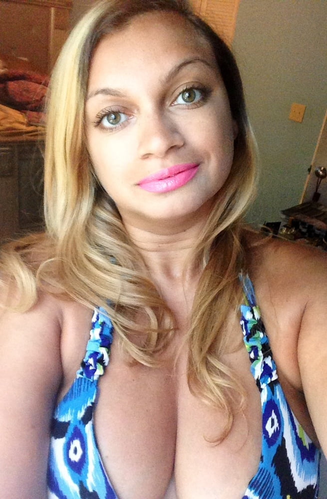 Mulattin Küken mit schönen Titten
 #98200960