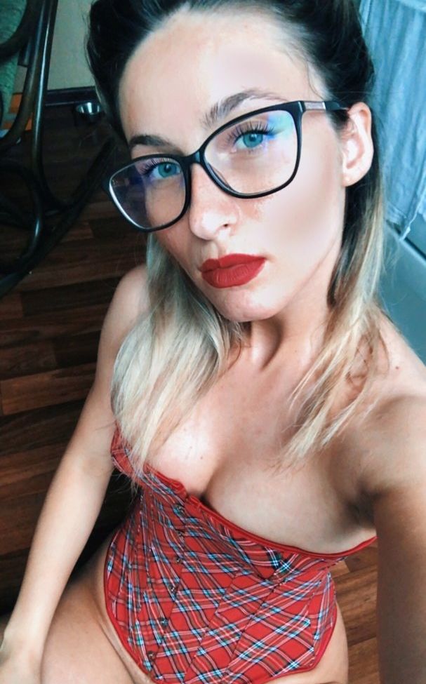 Cara Mell desnuda #108955701
