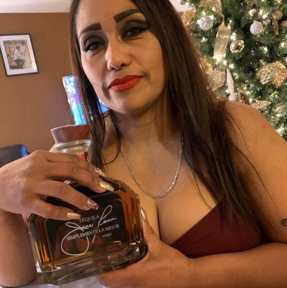 Esposas mexicanas y otras putas
 #99506544