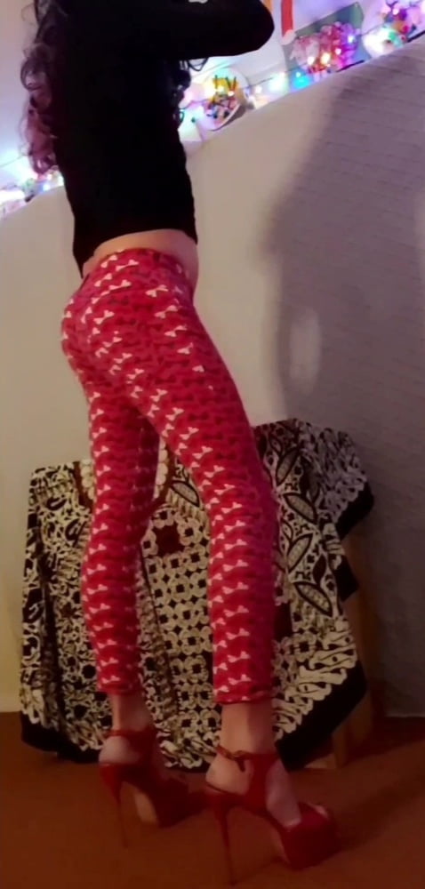 Meine sexy rote Stretch-Hose fühlt sich so gut an
 #106790281
