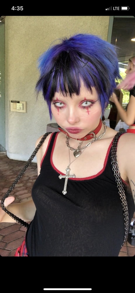 Goth edgy egirls alt
 #106401508