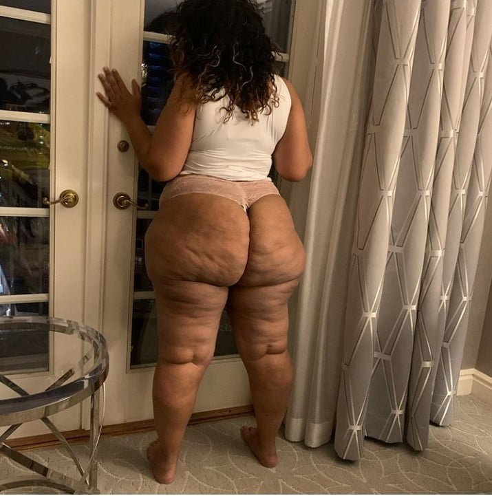 Caderas anchas de las mujeres 338
 #103240681