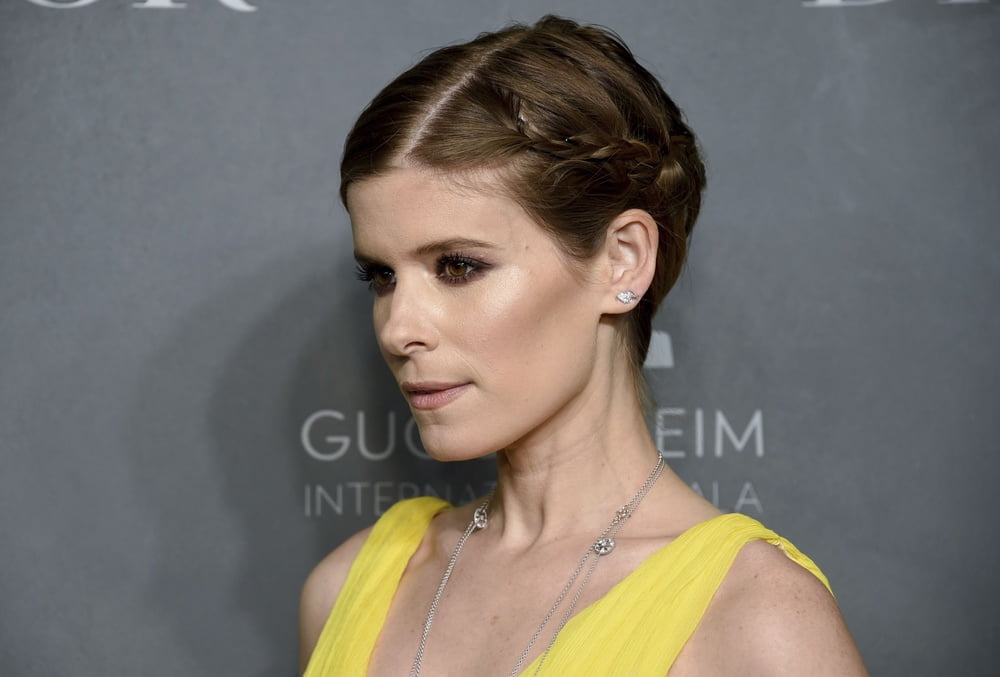 Kate mara pixie cortes sólo.
 #93860980