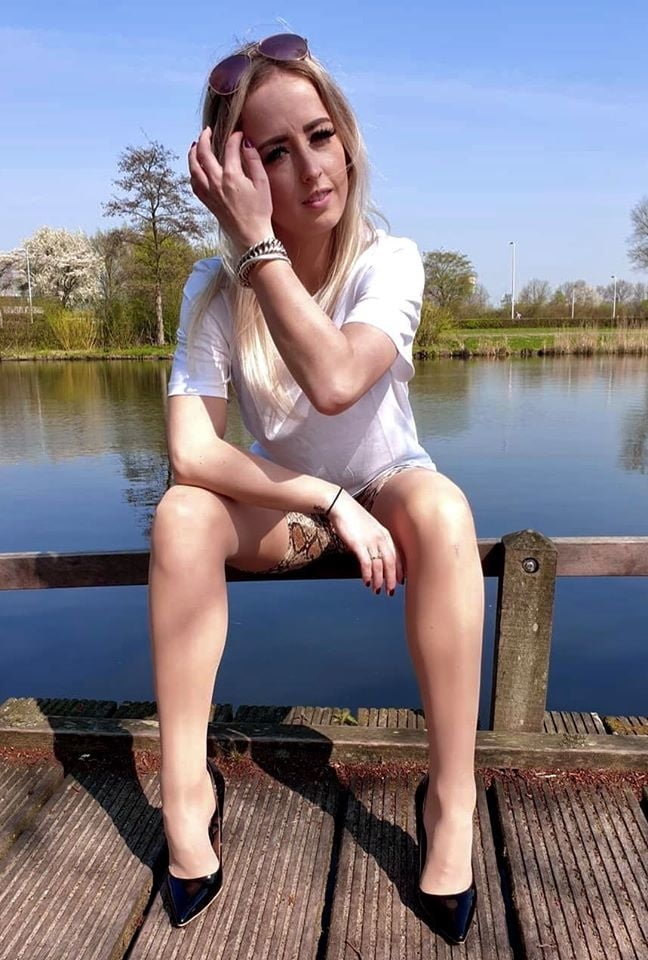 Sexy europäisch kelly in strumpfhose nylon beine füße
 #96435840