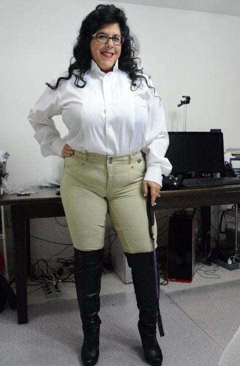 Milfs & gilfs con botas no.7
 #103343594