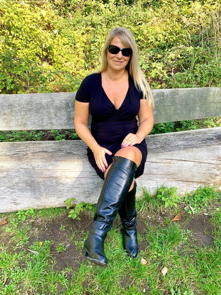 Milfs & gilfs con botas no.7
 #103343642