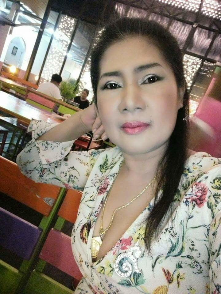 Ibu cantik tetek besar
 #81408279