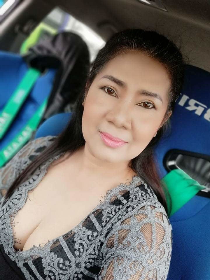 Ibu cantik tetek besar
 #81408284