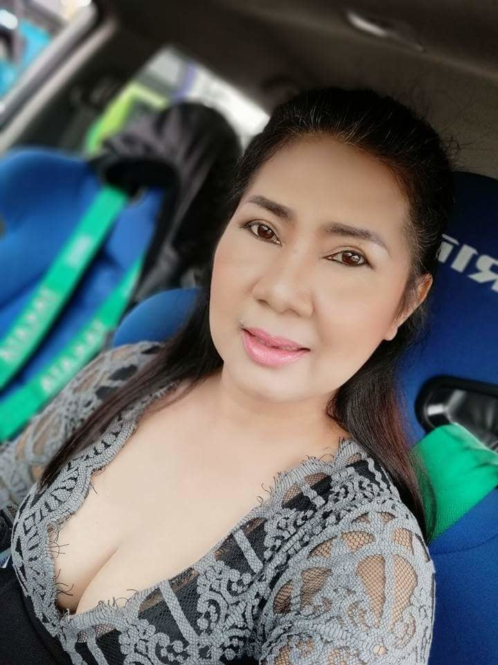 Ibu cantik tetek besar
 #81408290