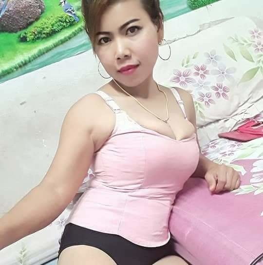 Ibu cantik tetek besar
 #81408298