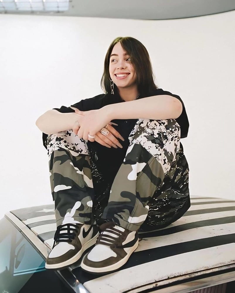 Billie Eilish #105421932