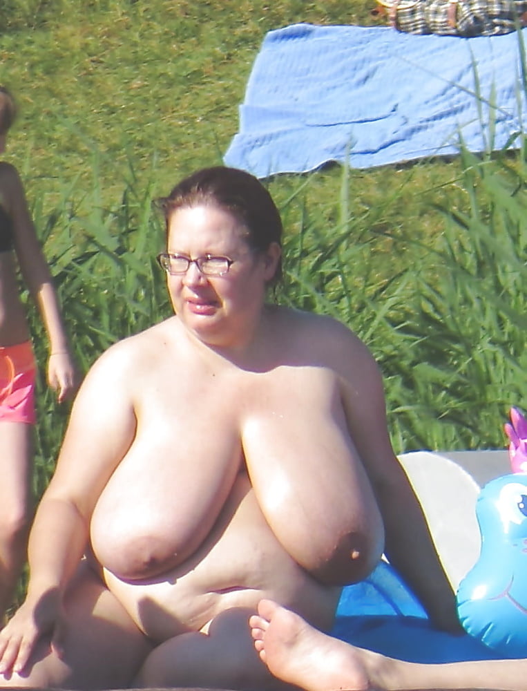 Reife und Omas große Titten Nudist Ausgabe
 #80162568