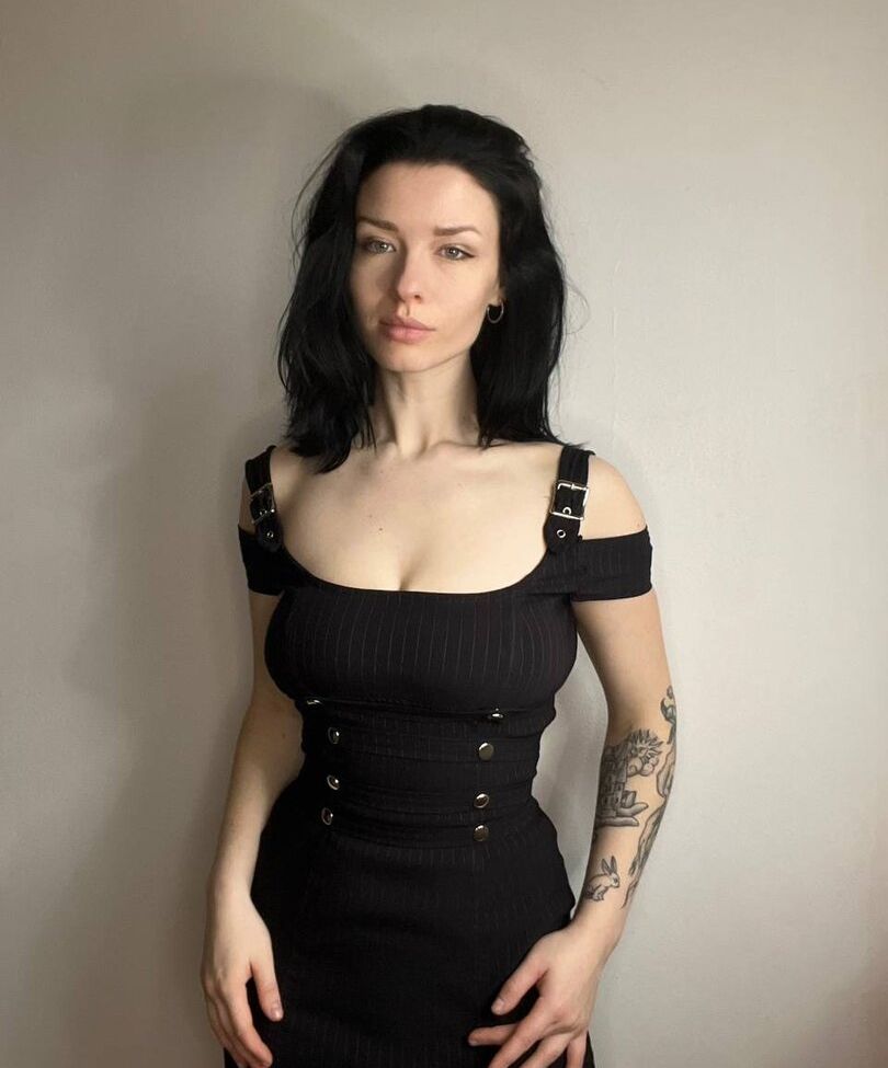 Innervus desnuda #108289733