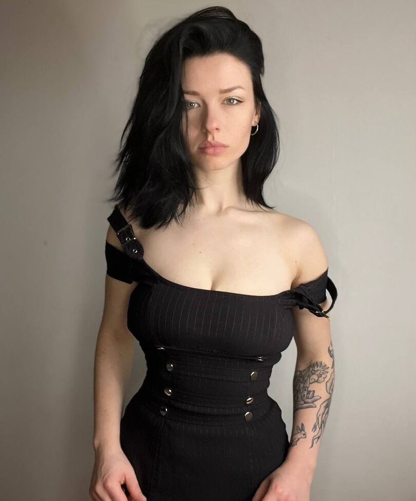 Innervus desnuda #108289735