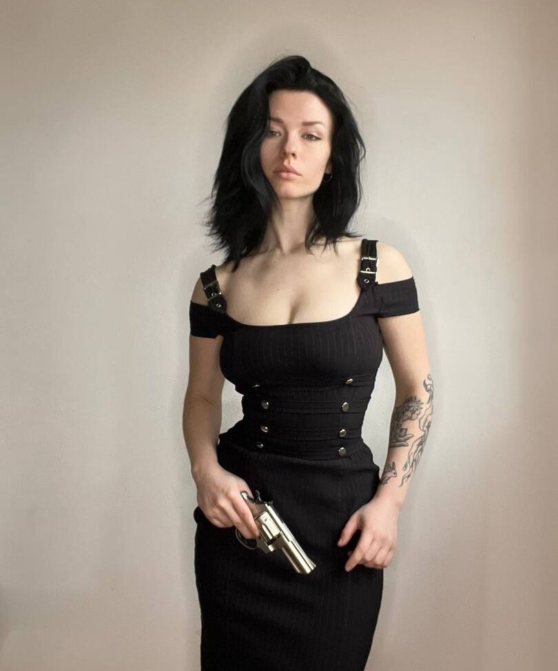 Innervus desnuda #108289738