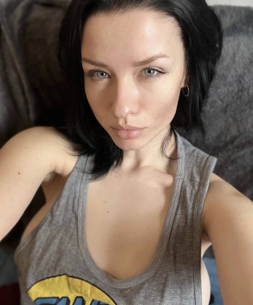 Innervus desnuda #108289744