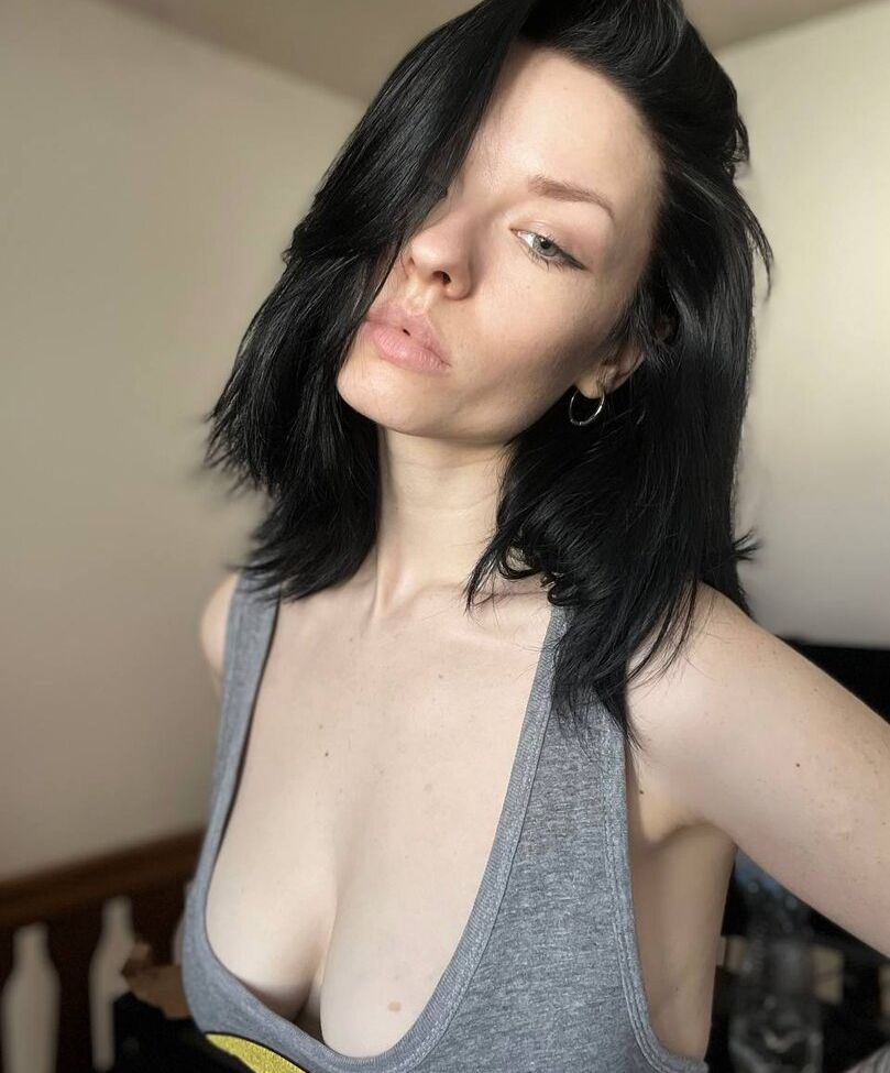 Innervus desnuda #108289747