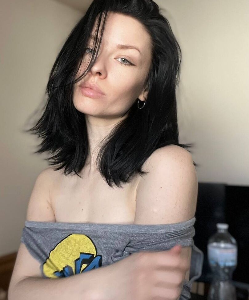 Innervus desnuda #108289748