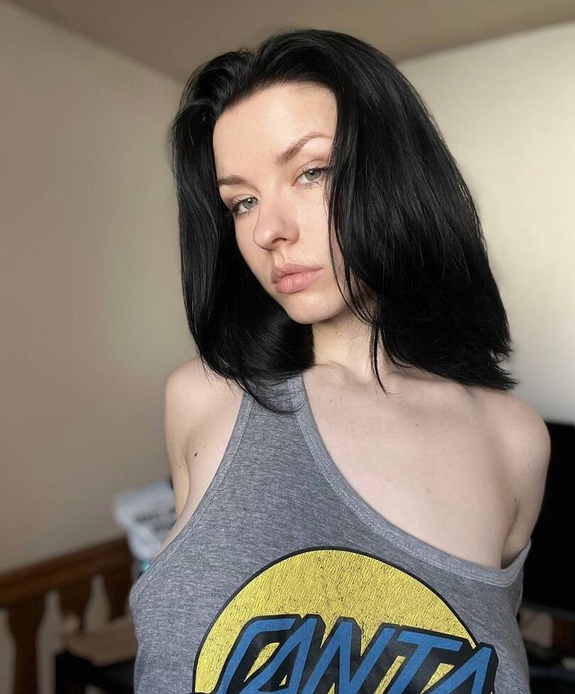 Innervus desnuda #108289749