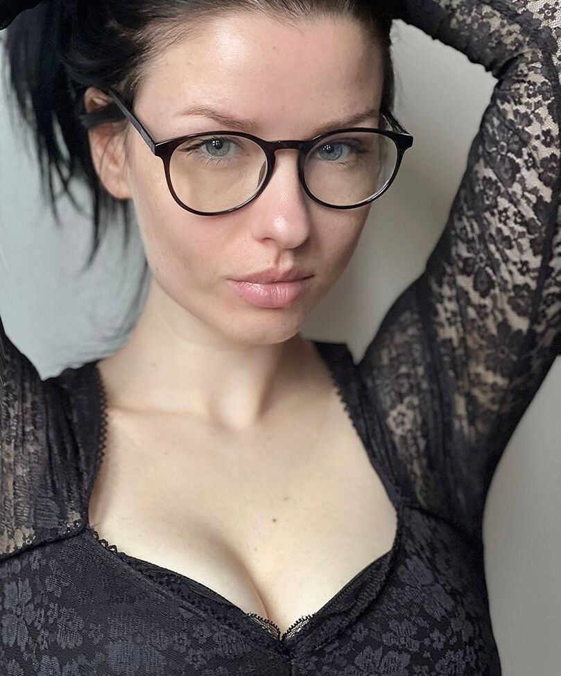 Innervus desnuda #108289751