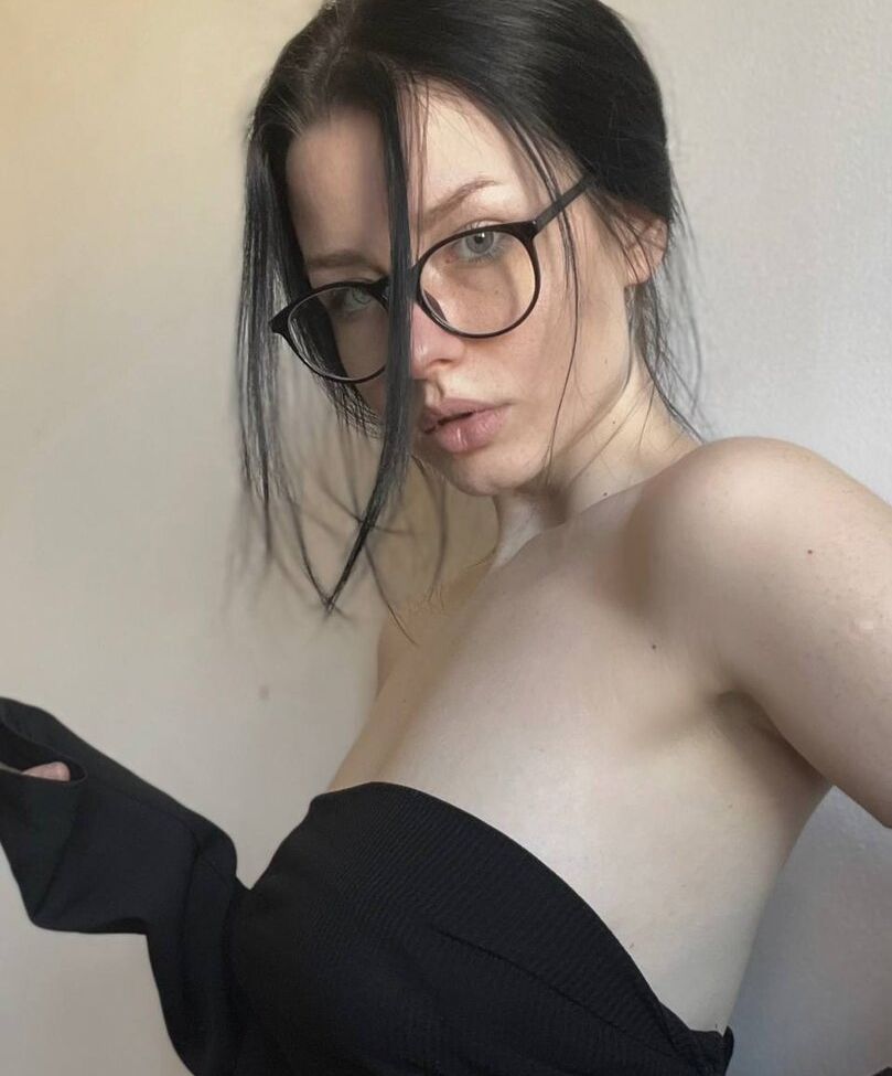 Innervus desnuda #108289757