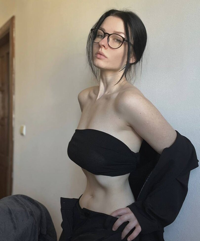 Innervus desnuda #108289760