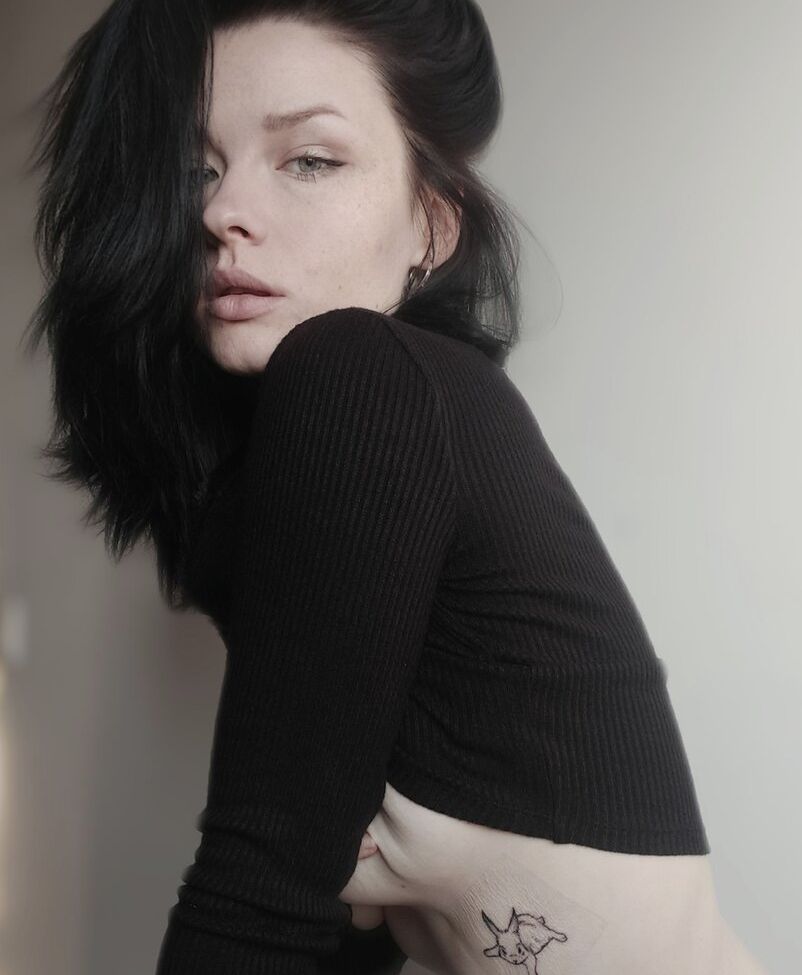 Innervus desnuda #108289761