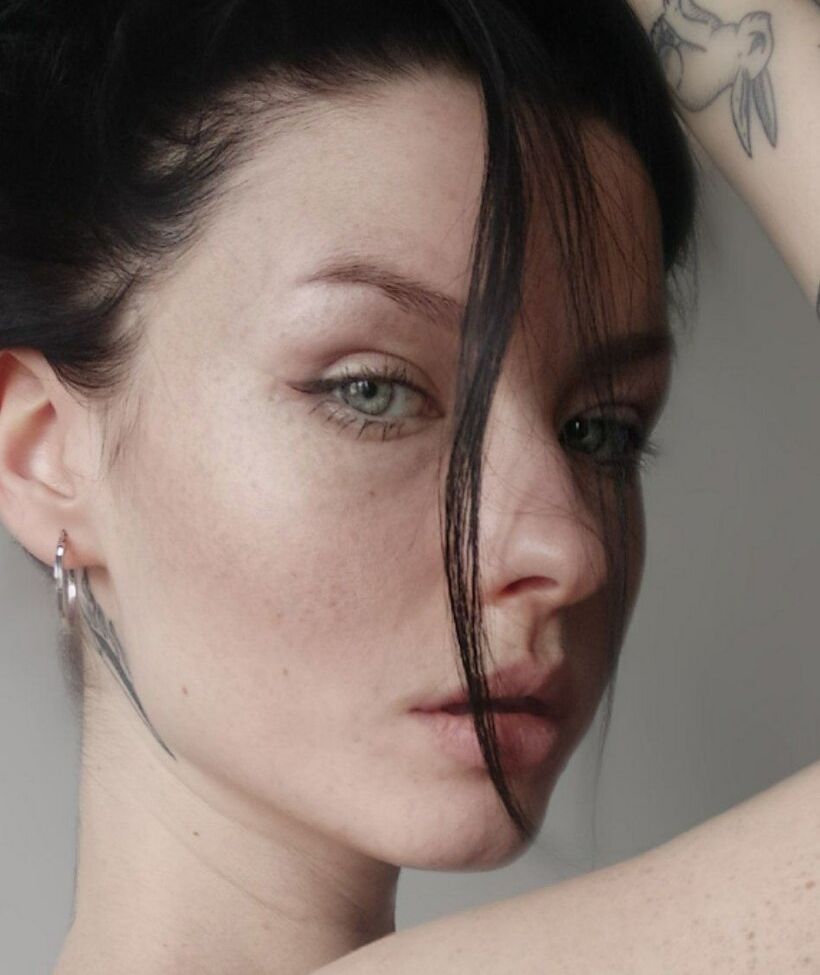 Innervus desnuda #108289772