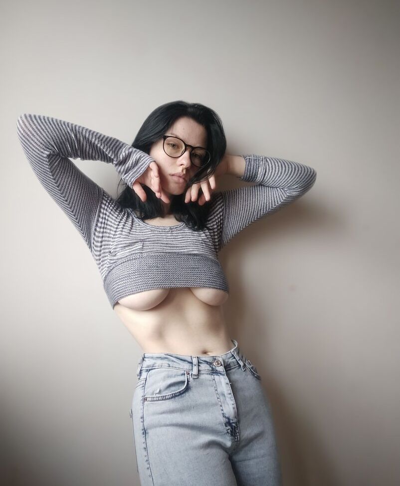 Innervus desnuda #108289782