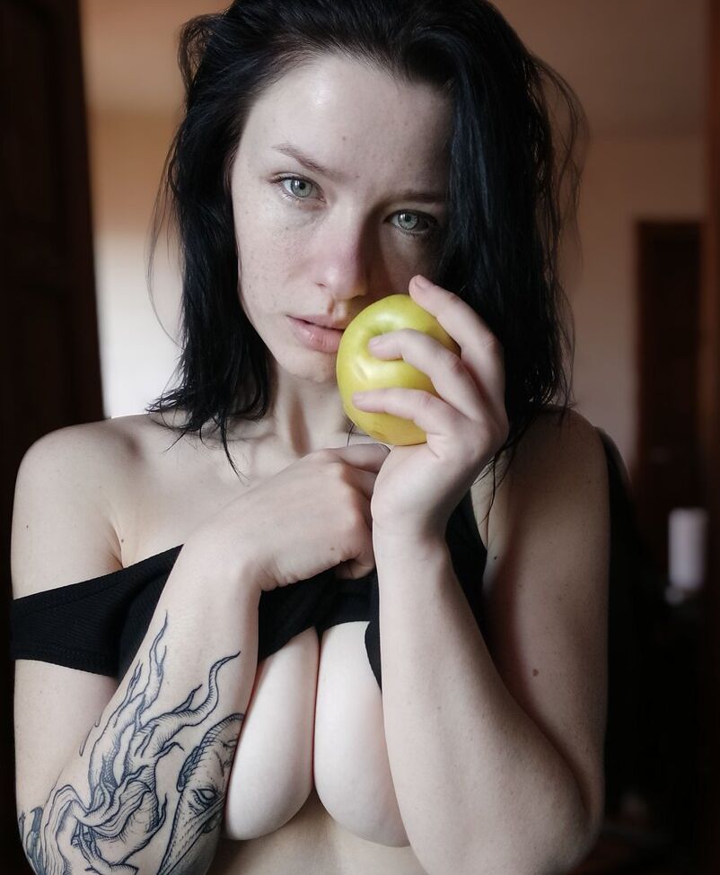 Innervus desnuda #108289809