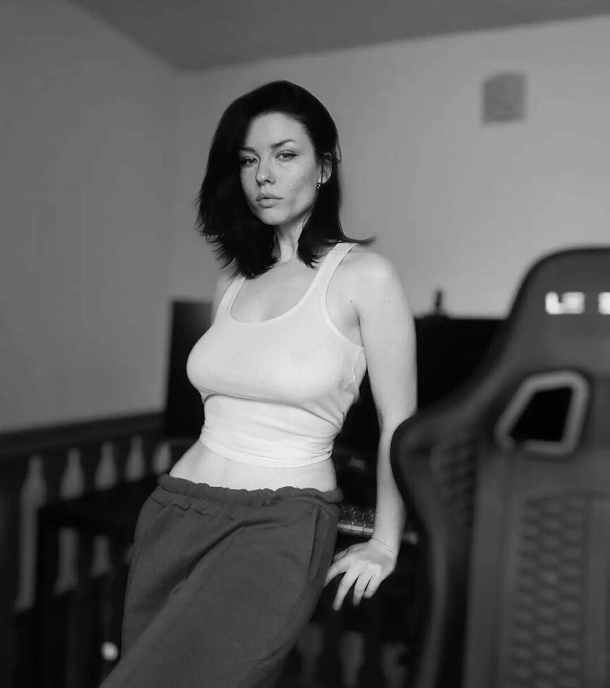 Innervus desnuda #108289817