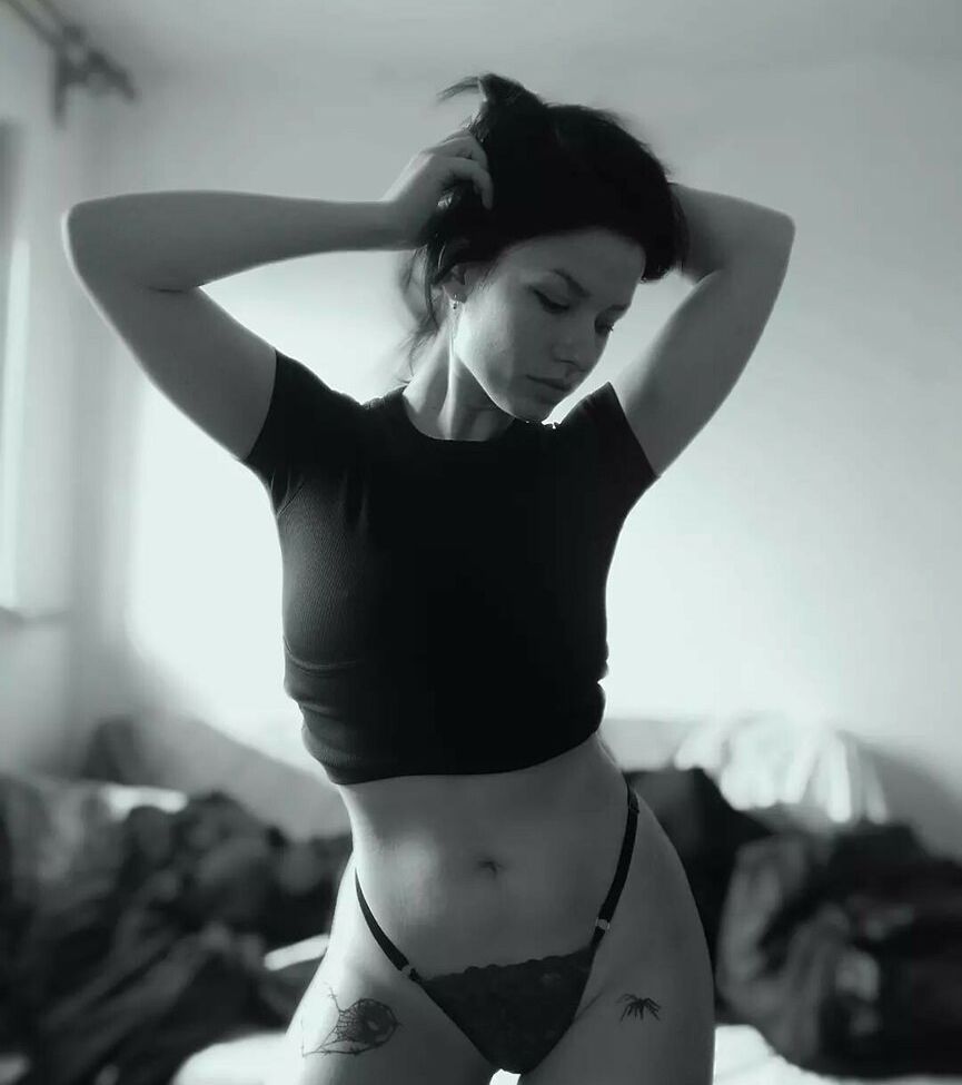 Innervus desnuda #108289821