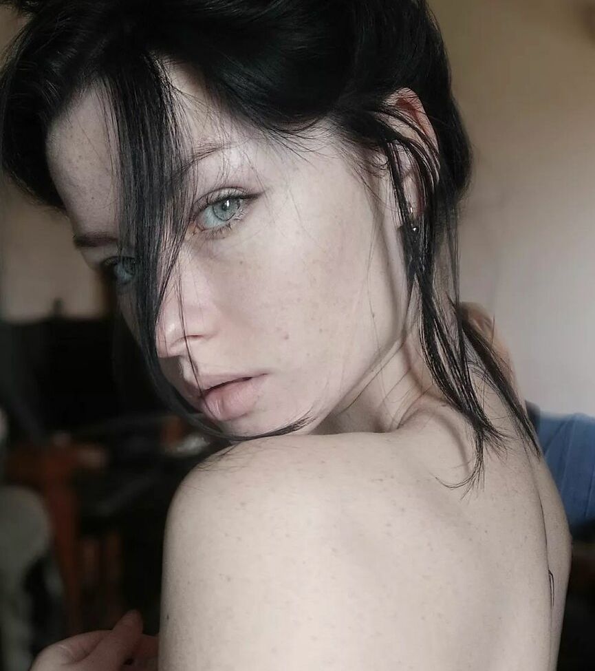 Innervus desnuda #108289832